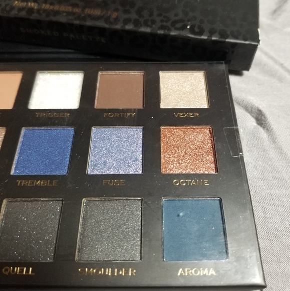 Revolution Pro New Neutrals Smoked Shadow Palette - Picture 3 of 5